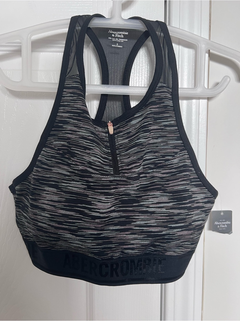 Abercrombie & Fitch Space-Dye Front-Zip Racerback Sports Bra，SZ S，New with tag